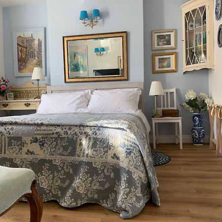 ウィンチェスター Esme'S Bed & Breakfast エクステリア 写真